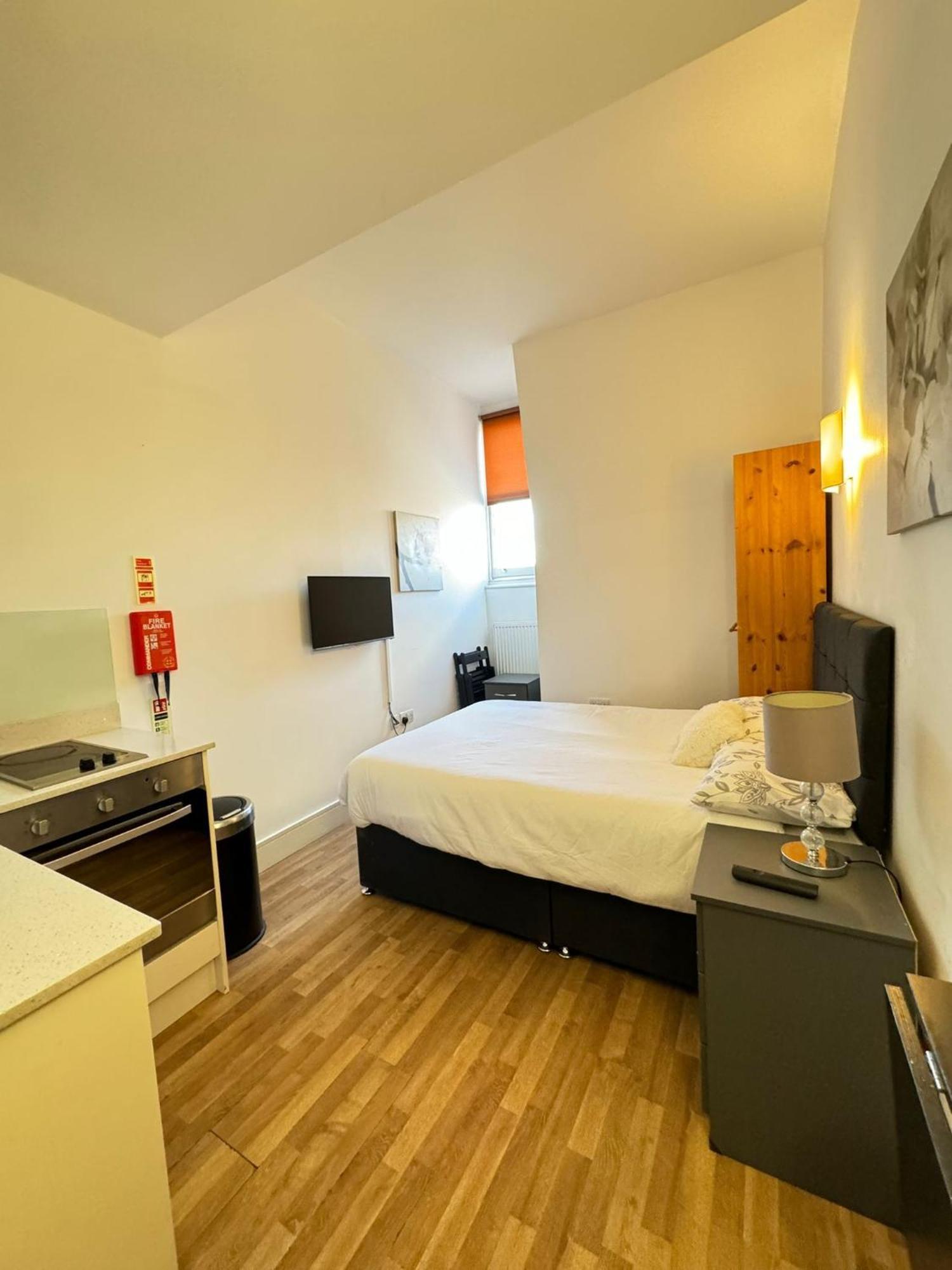 Clarges- Hsk Suites Лондон Экстерьер фото
