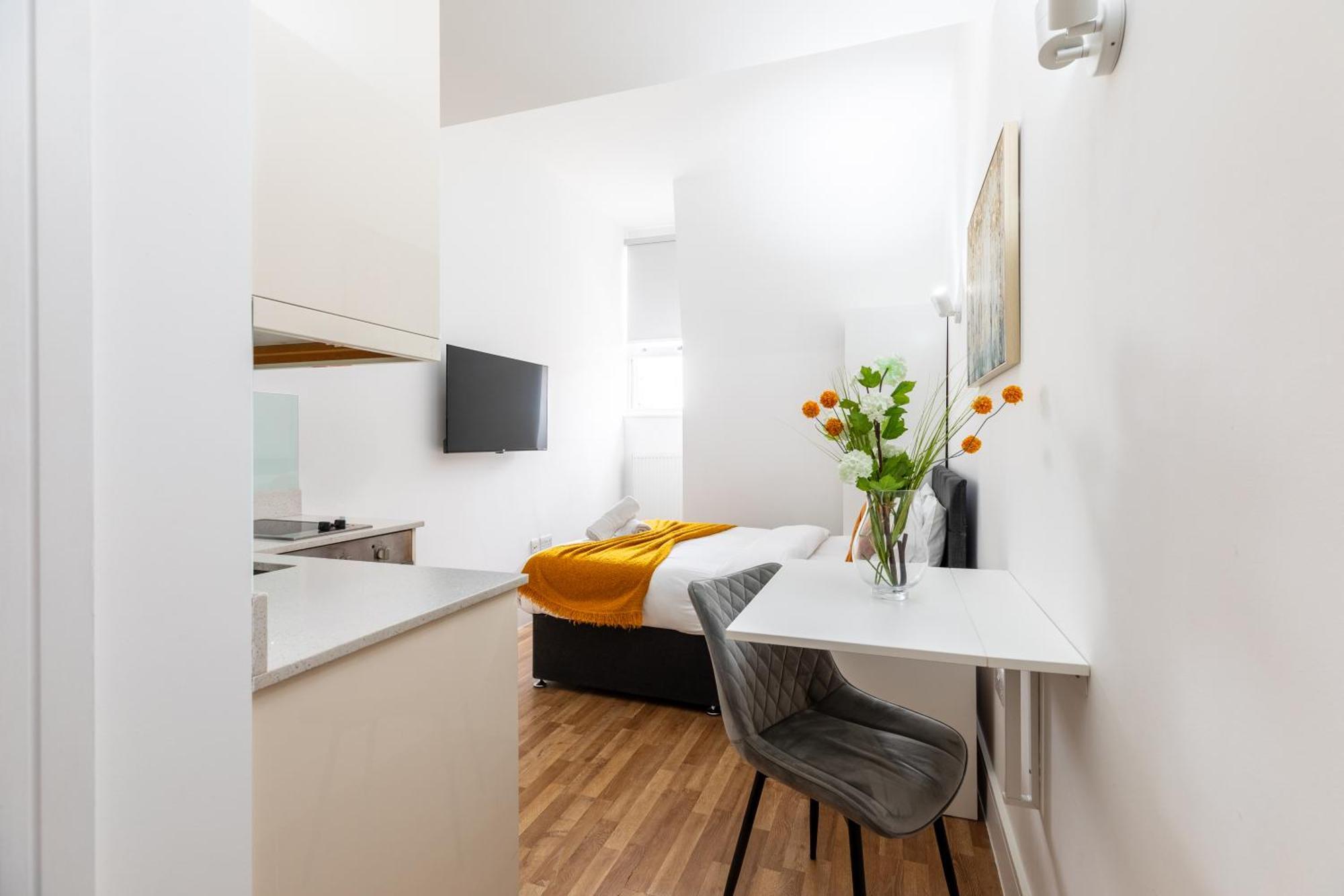 Clarges- Hsk Suites Лондон Экстерьер фото