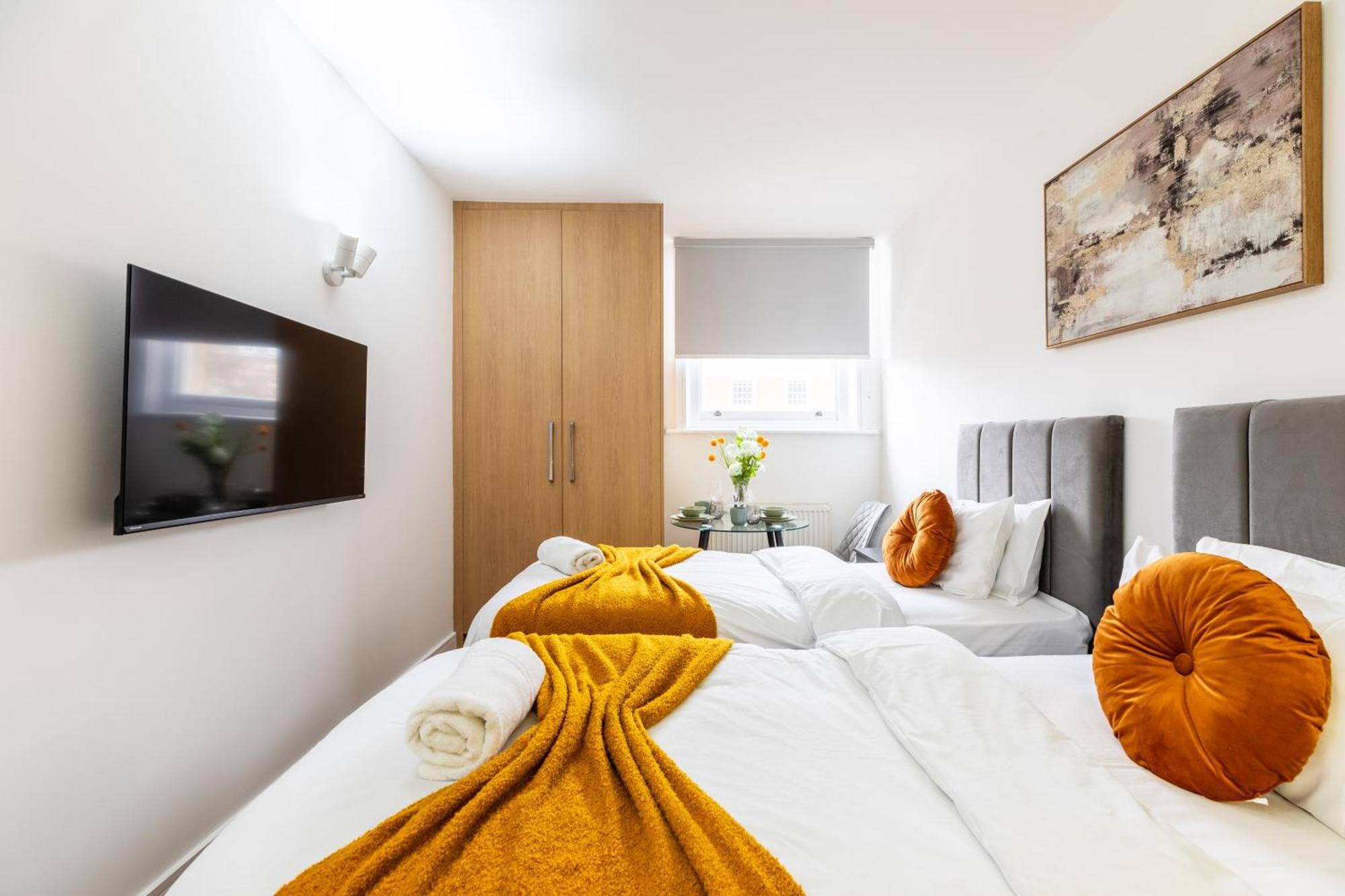 Clarges- Hsk Suites Лондон Экстерьер фото