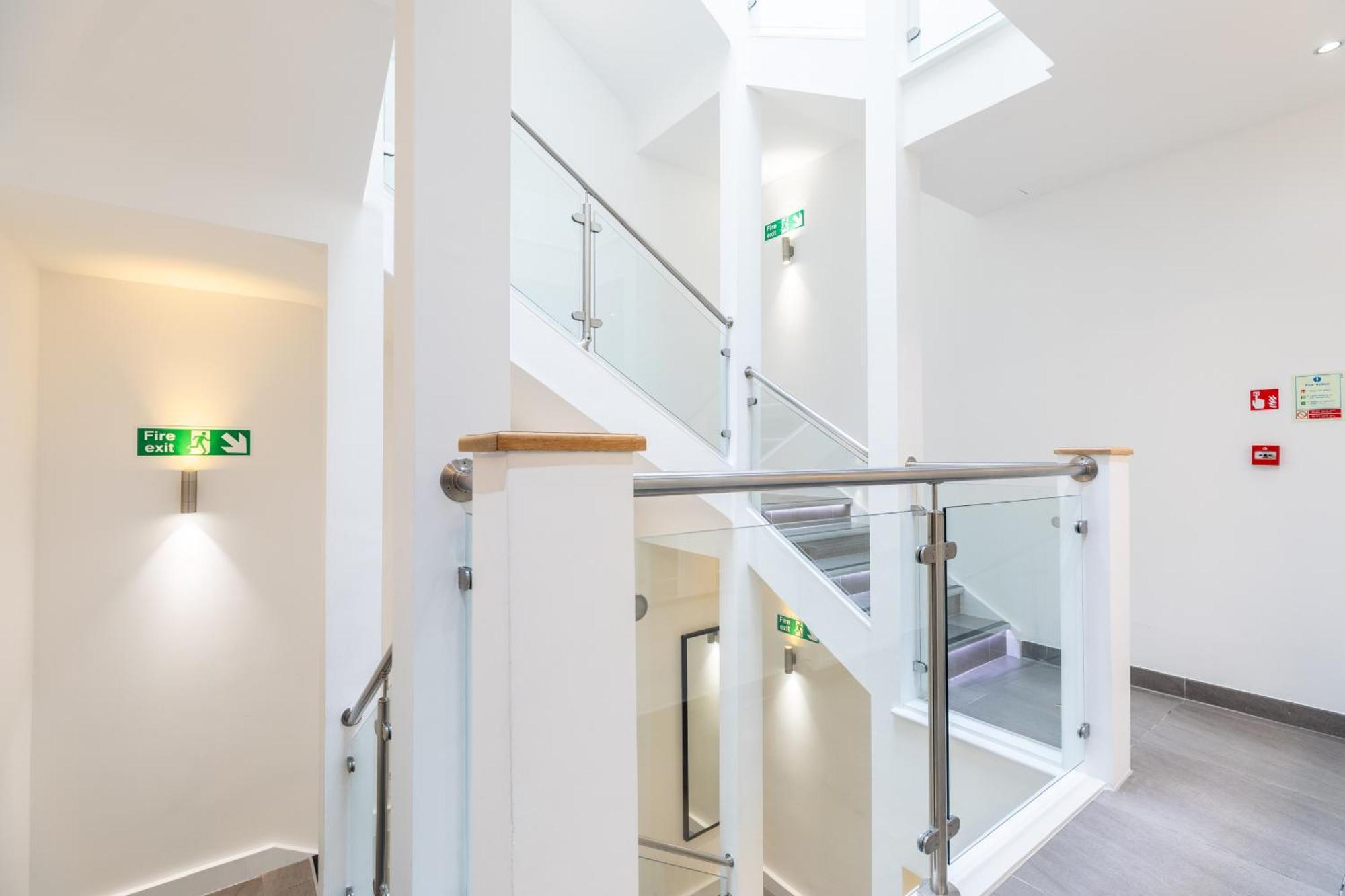 Clarges- Hsk Suites Лондон Экстерьер фото