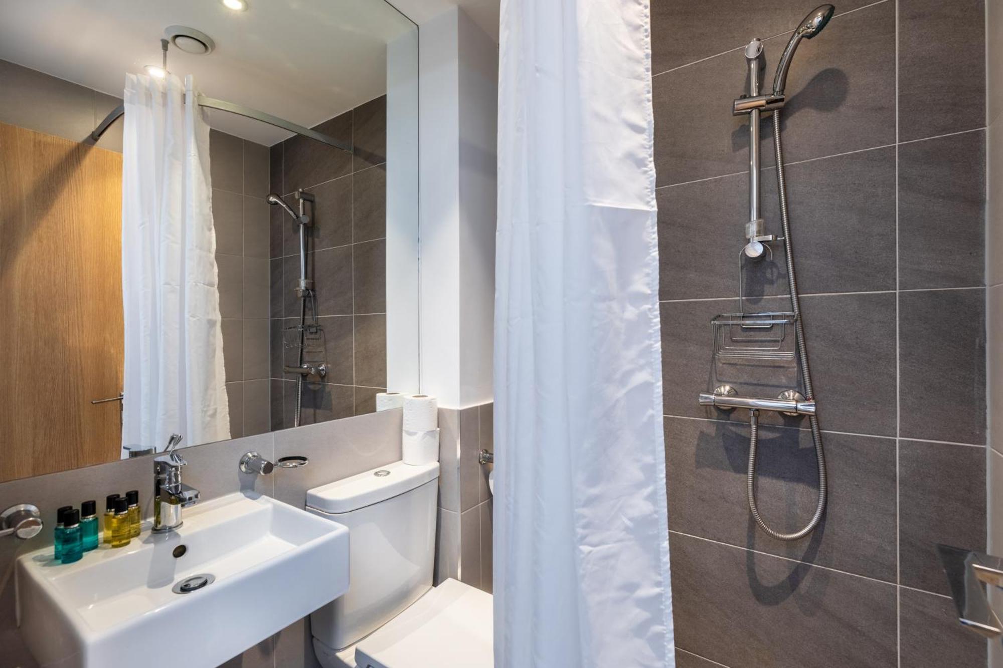 Clarges- Hsk Suites Лондон Экстерьер фото