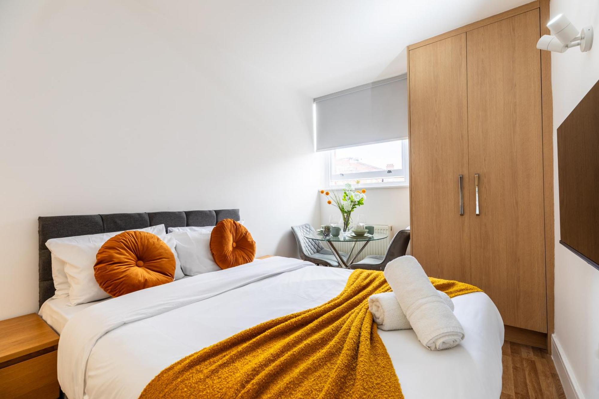 Clarges- Hsk Suites Лондон Экстерьер фото