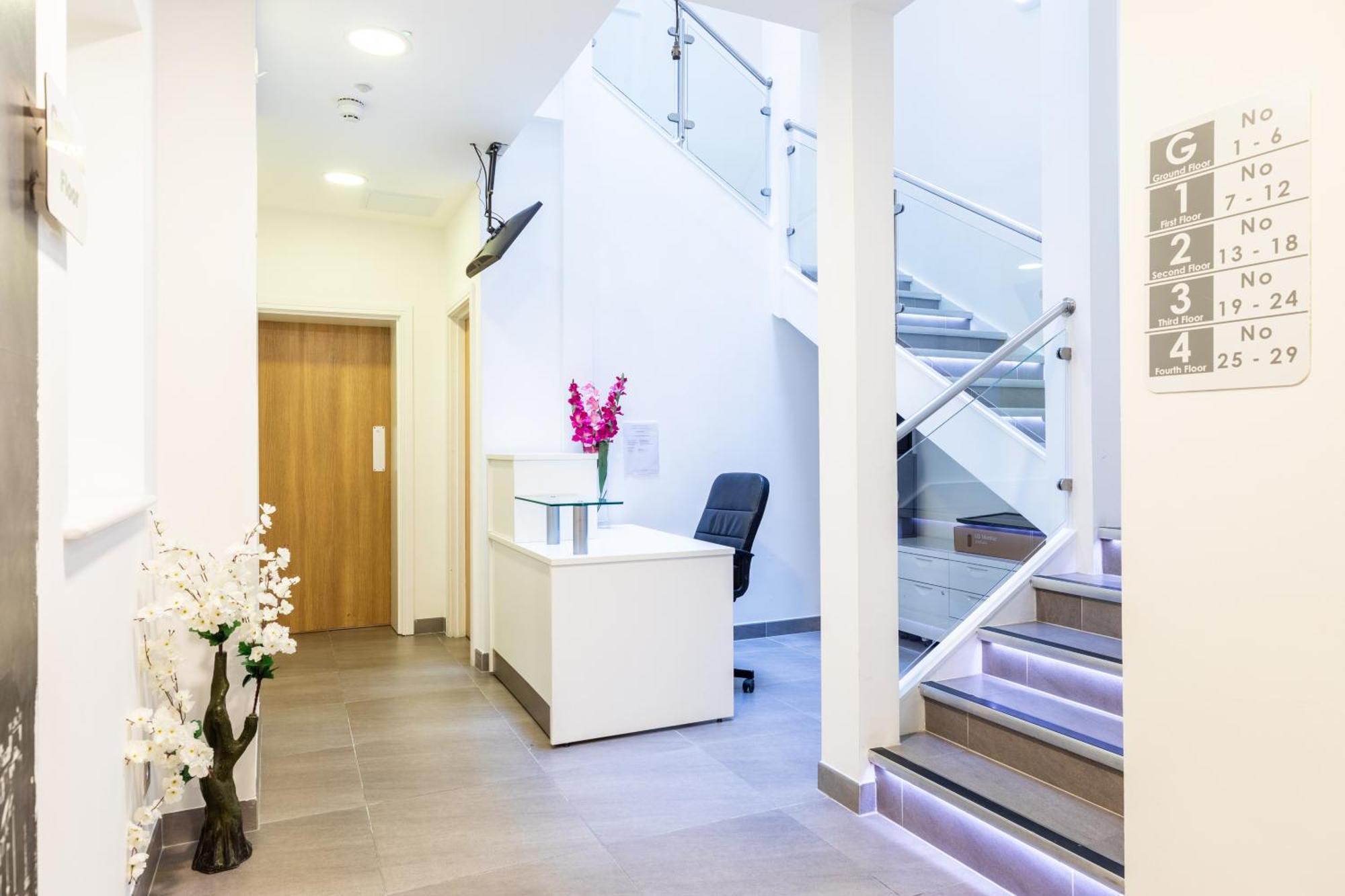 Clarges- Hsk Suites Лондон Экстерьер фото