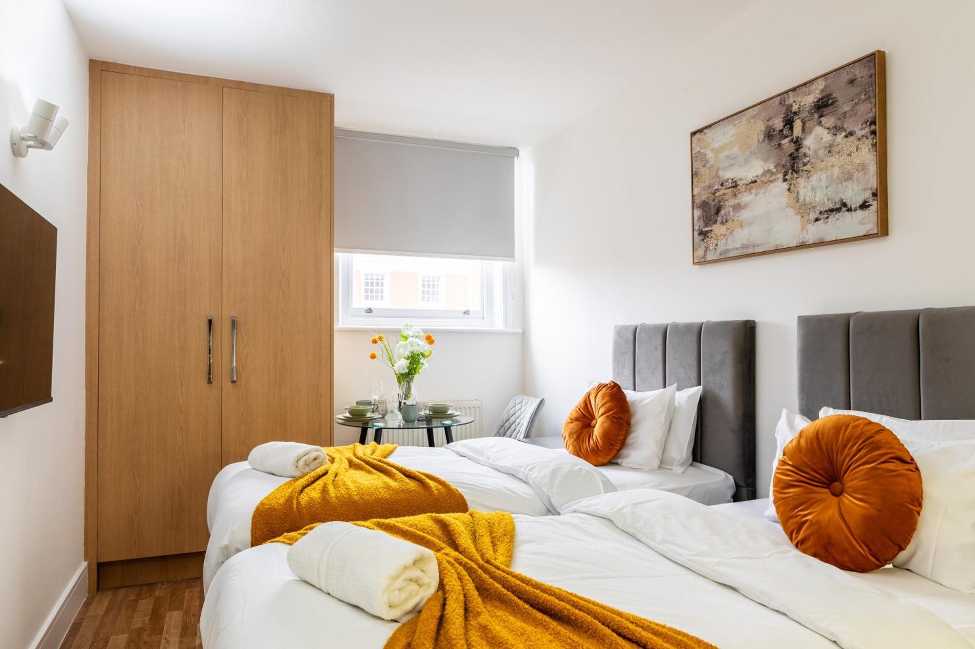 Clarges- Hsk Suites Лондон Экстерьер фото