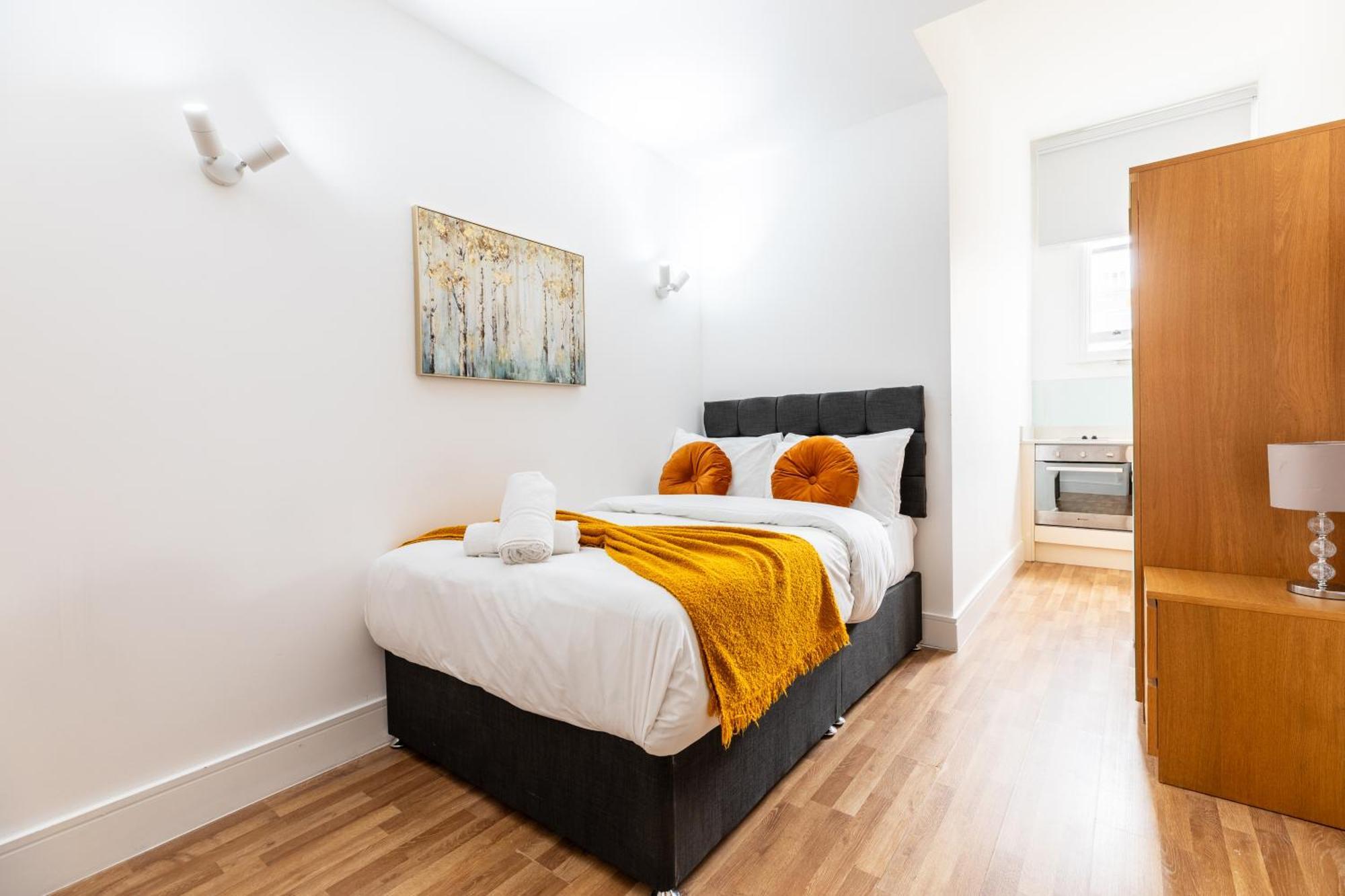Clarges- Hsk Suites Лондон Экстерьер фото