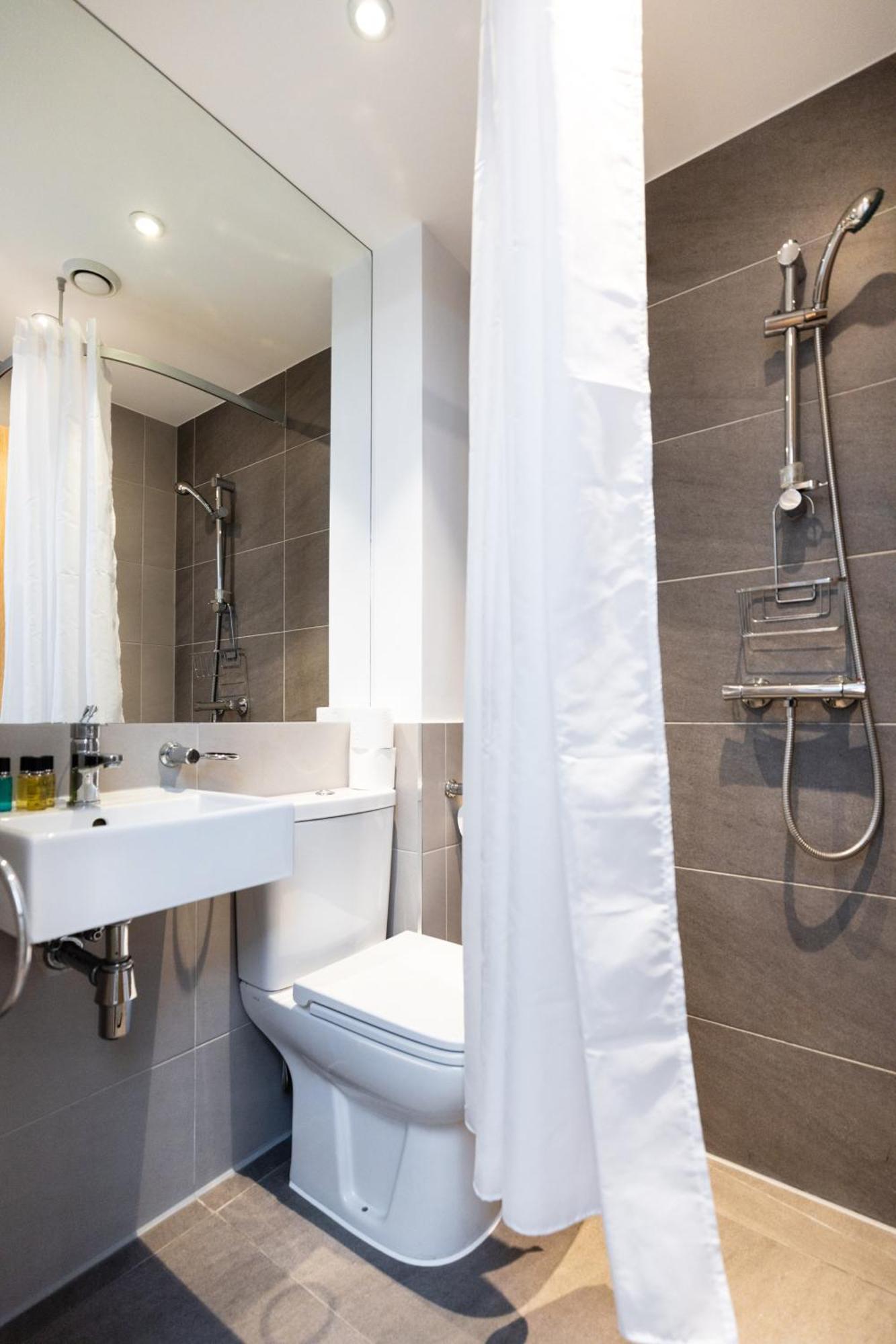 Clarges- Hsk Suites Лондон Экстерьер фото