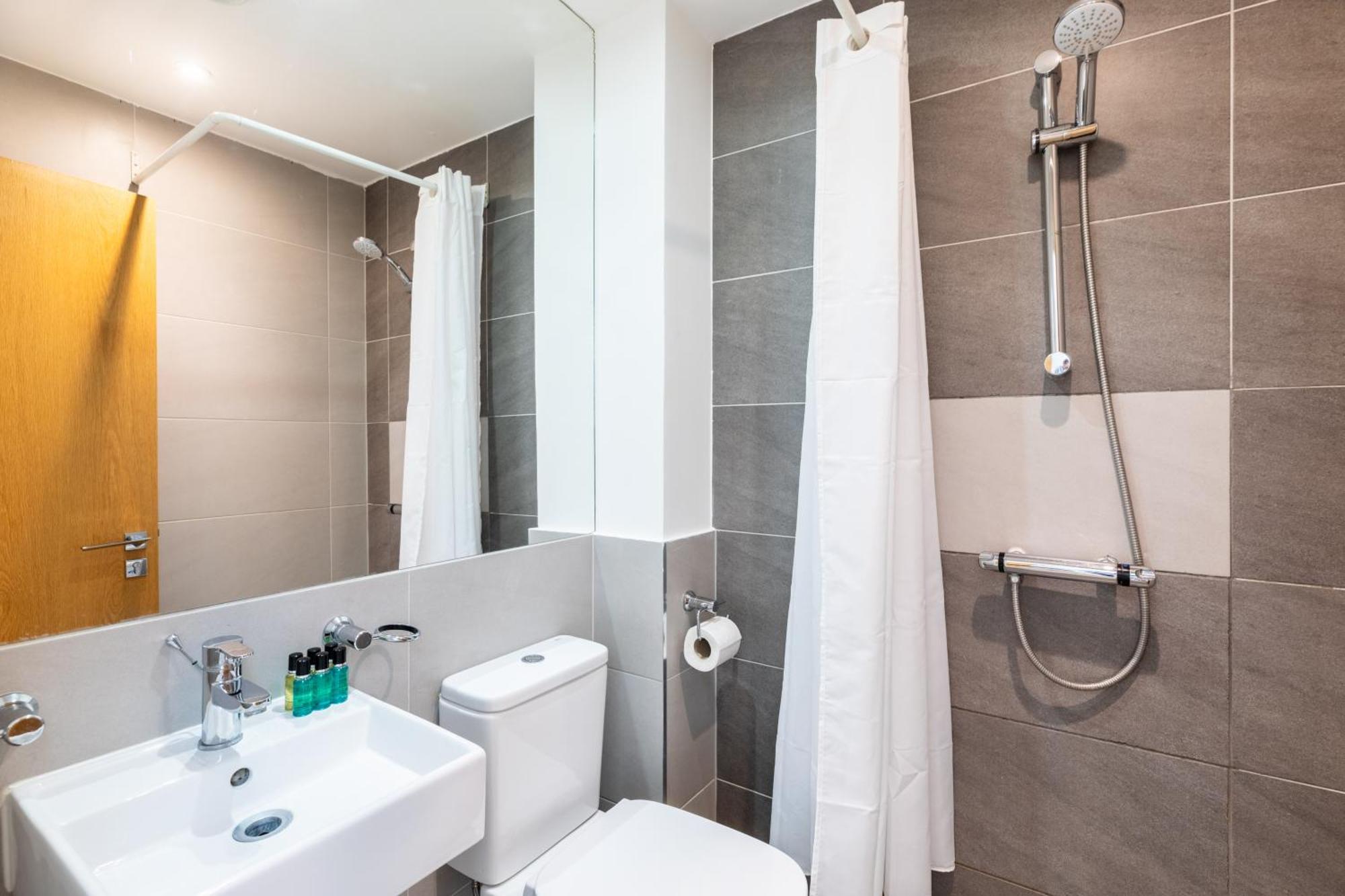 Clarges- Hsk Suites Лондон Экстерьер фото