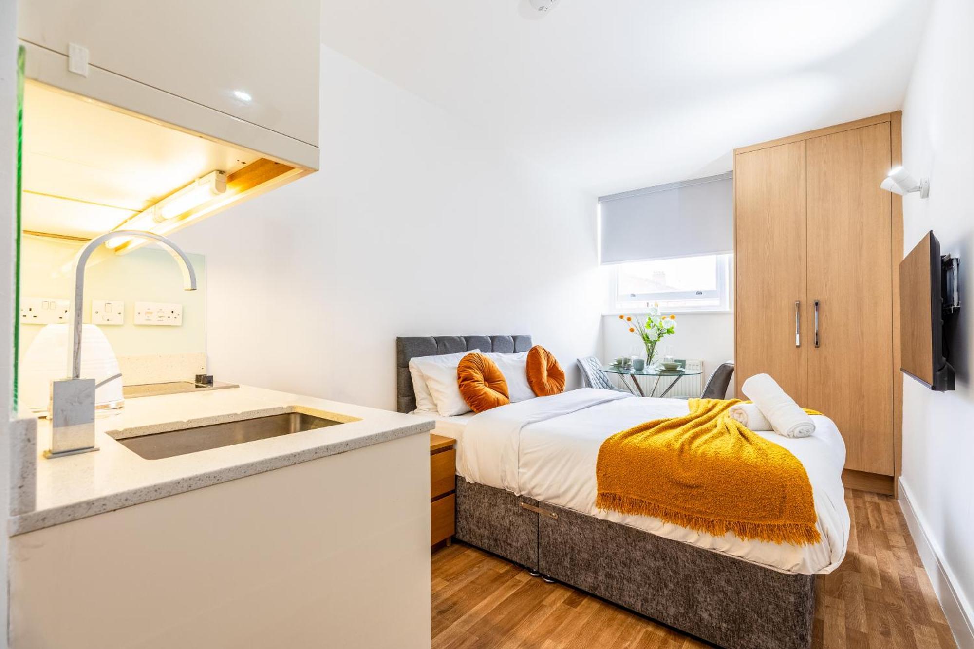 Clarges- Hsk Suites Лондон Экстерьер фото