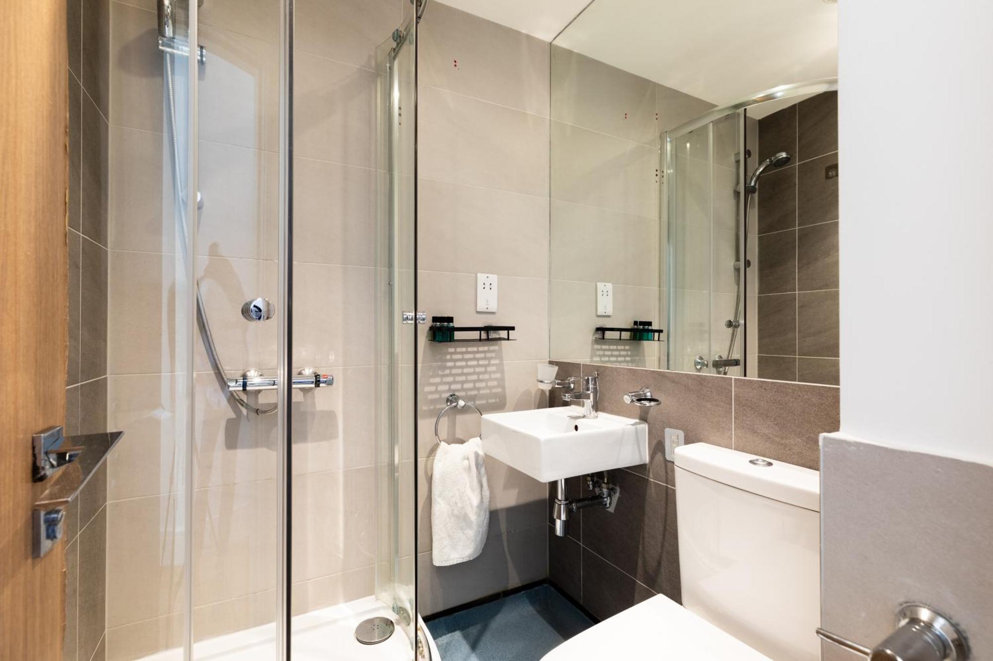 Clarges- Hsk Suites Лондон Экстерьер фото
